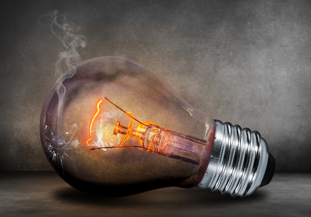 Een brandende gloeilamp met kapot glas zal niet lang blijven branden. Reiki principes ondersteunen de staat van jouw lamp die het licht laat schijnen.